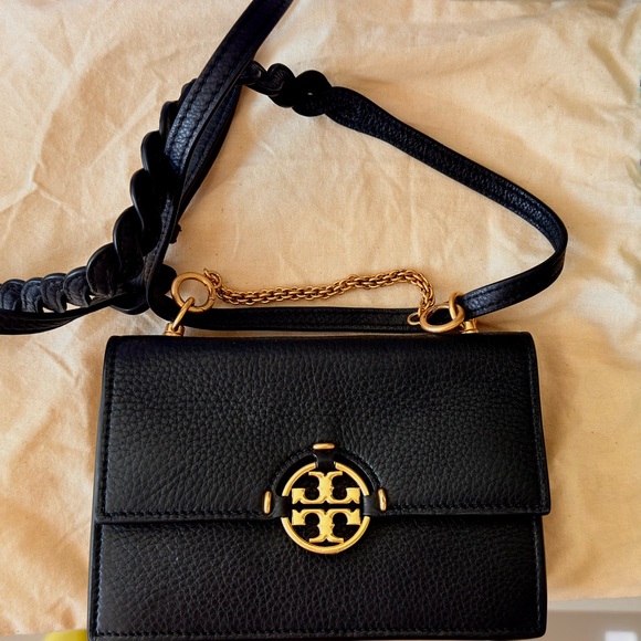 Tory Burch Black Shoulder Bag with Gold Chain - Picture 4 of 5